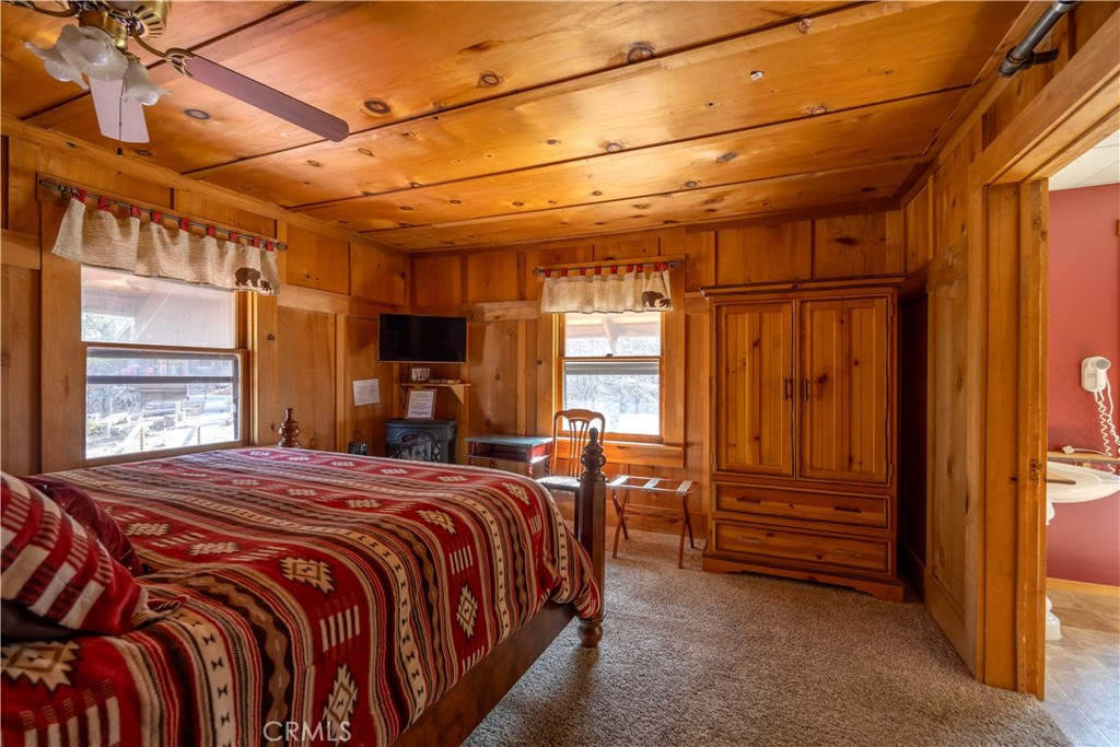 869 Knickerbocker Road