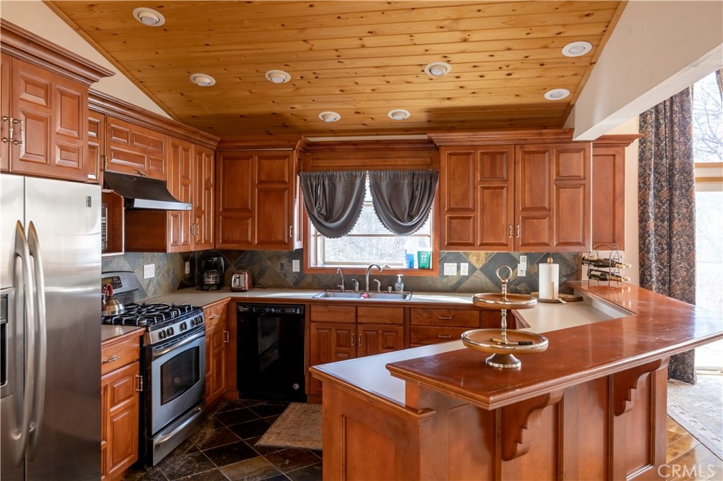 869 Knickerbocker Road