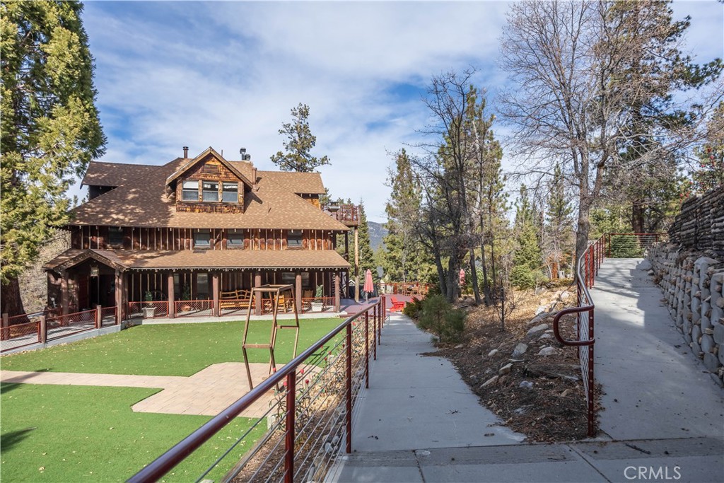 869 Knickerbocker Road