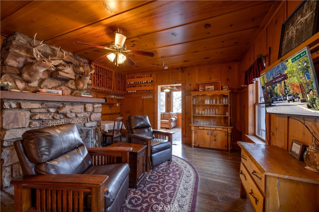 869 Knickerbocker Road