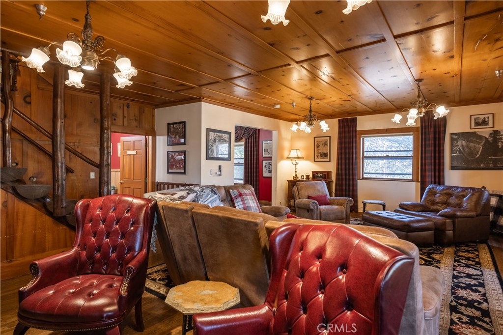 869 Knickerbocker Road