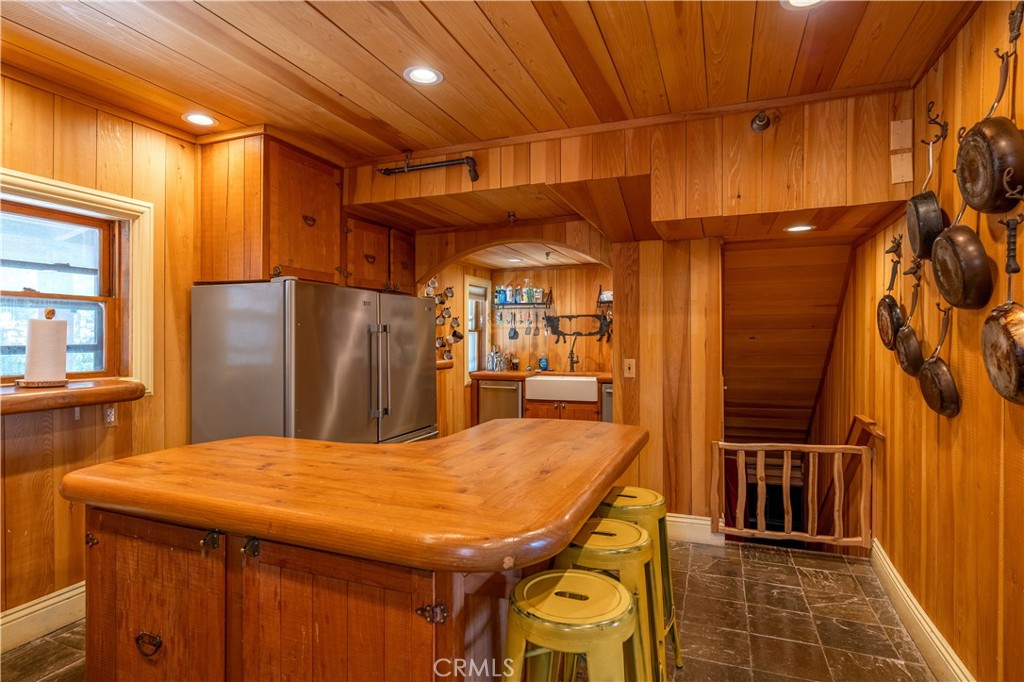 869 Knickerbocker Road