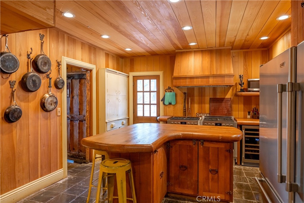 869 Knickerbocker Road