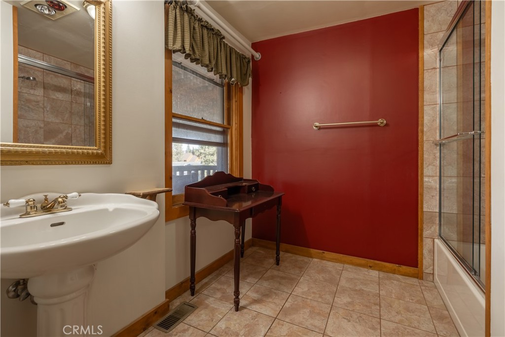 869 Knickerbocker Road