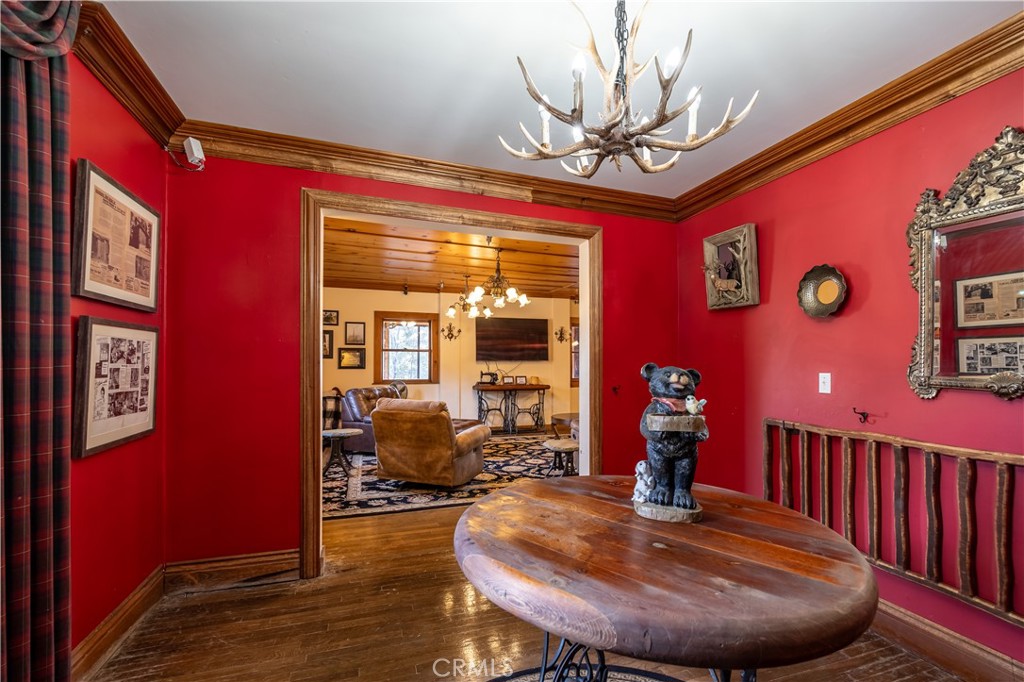 869 Knickerbocker Road