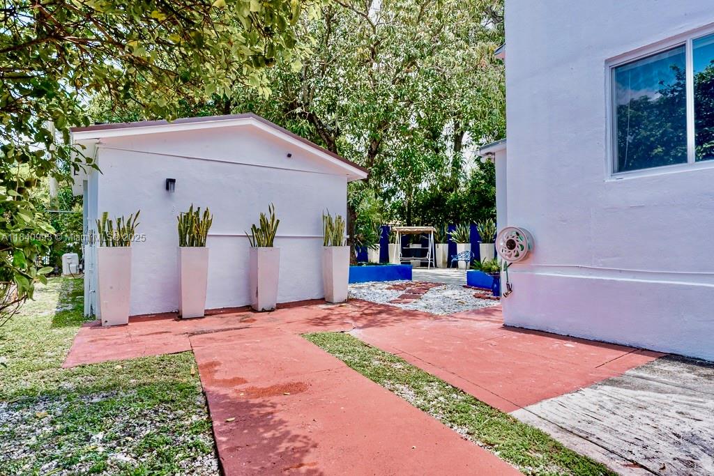 126 NW 33rd St