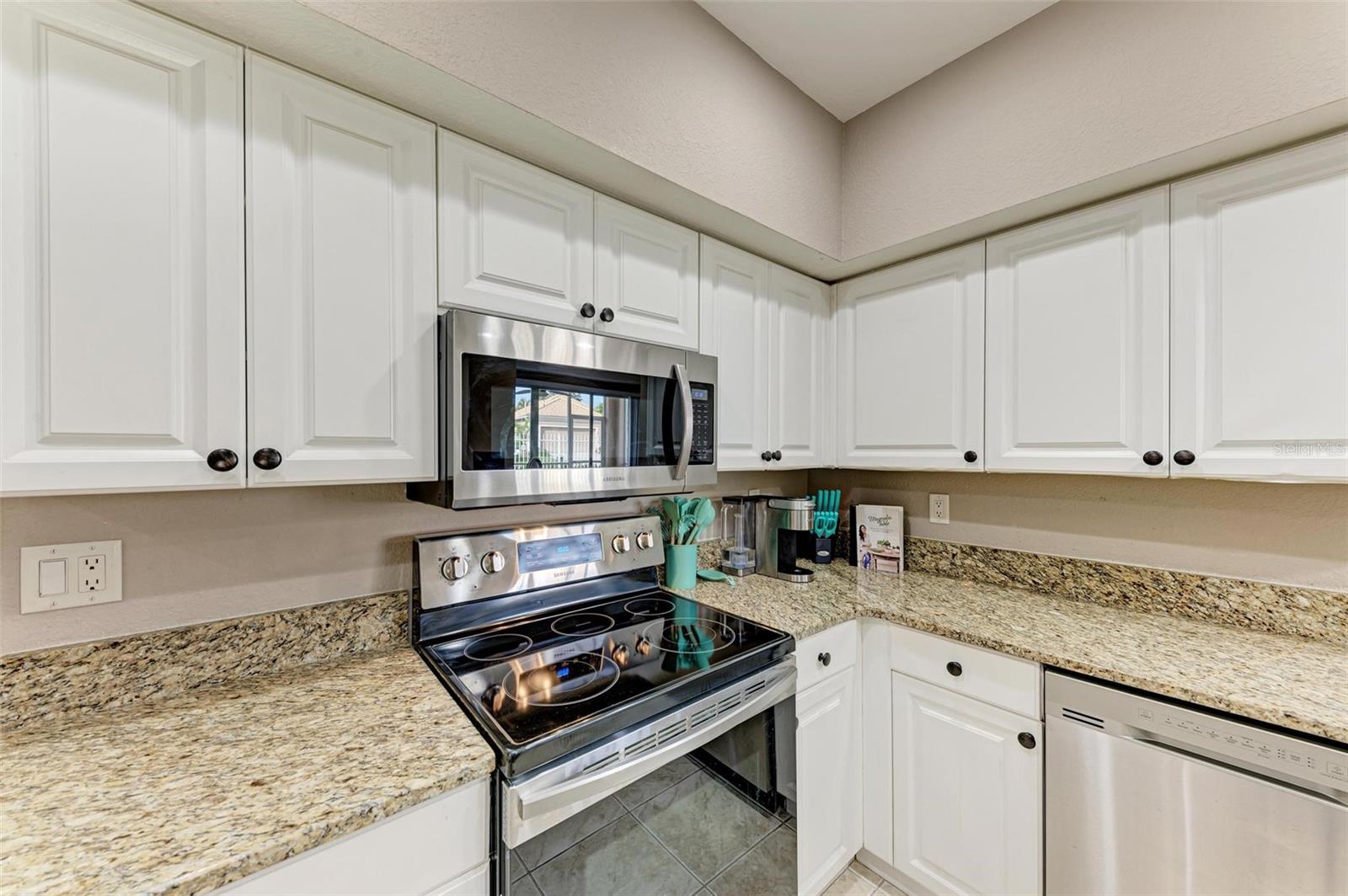 7349 FOUNTAIN PALM CIR #7349