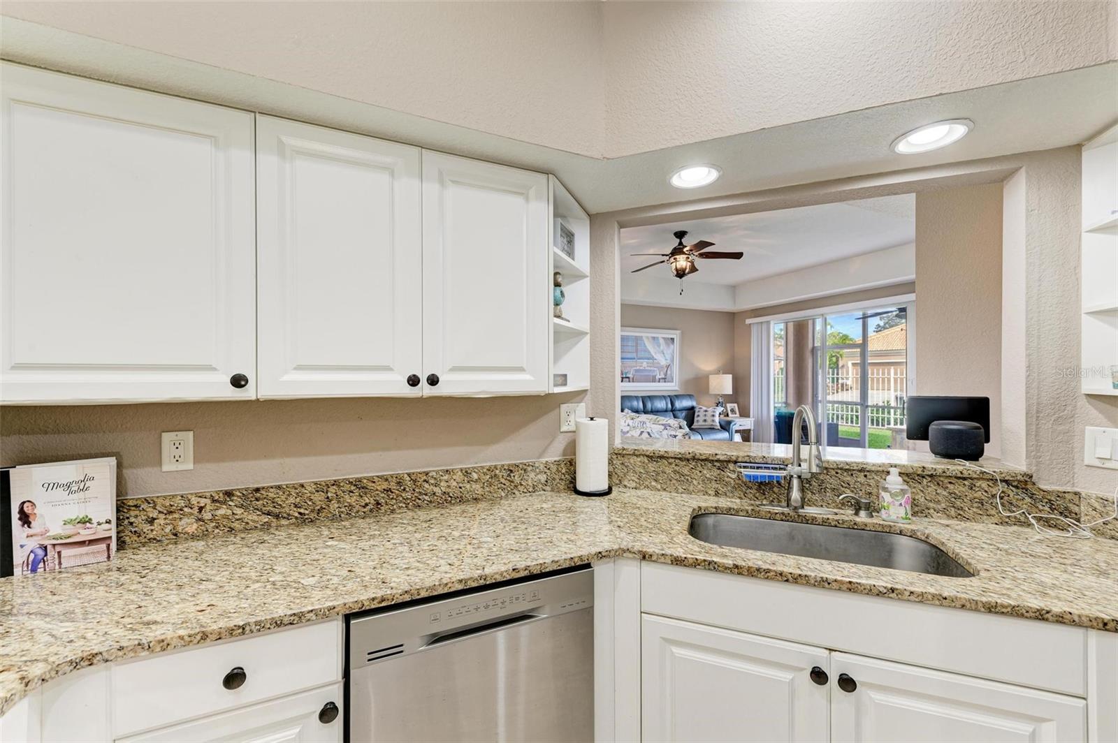 7349 FOUNTAIN PALM CIR #7349