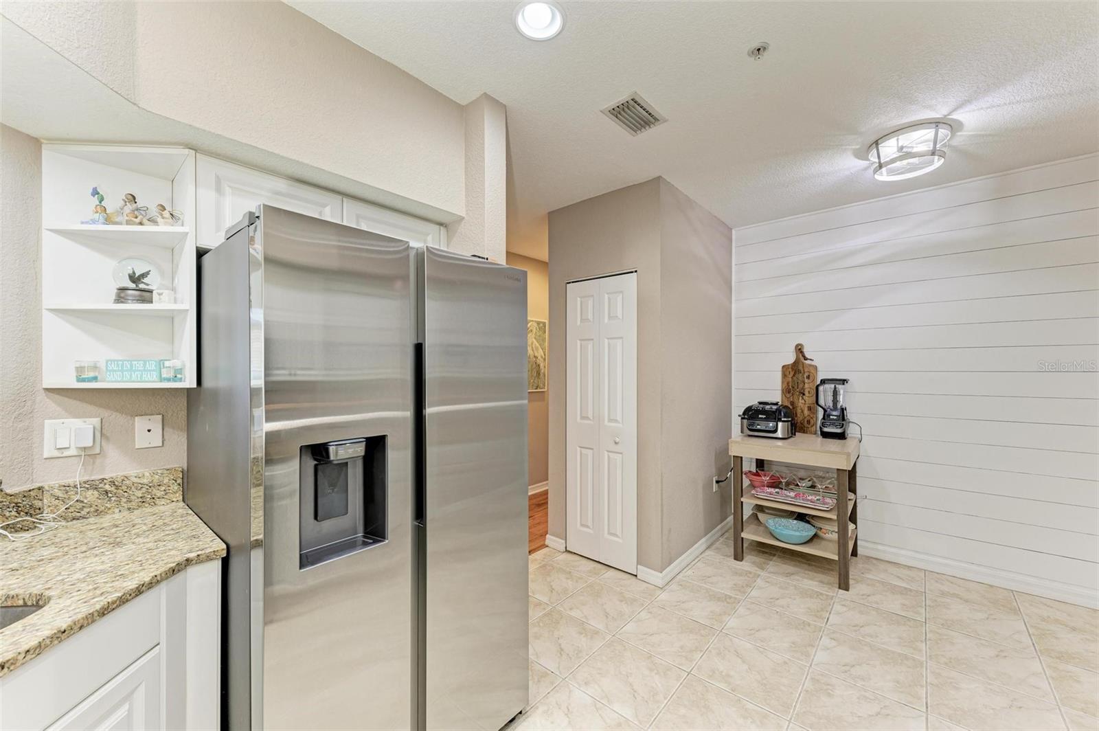 7349 FOUNTAIN PALM CIR #7349