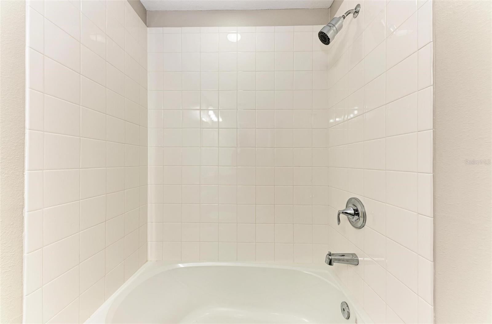 11622 ROLLING GREEN DR