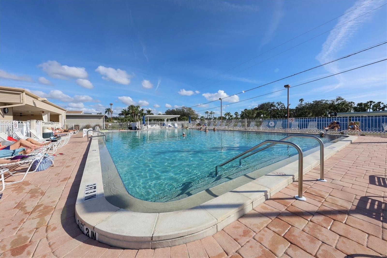 507 49TH AVENUE DR E