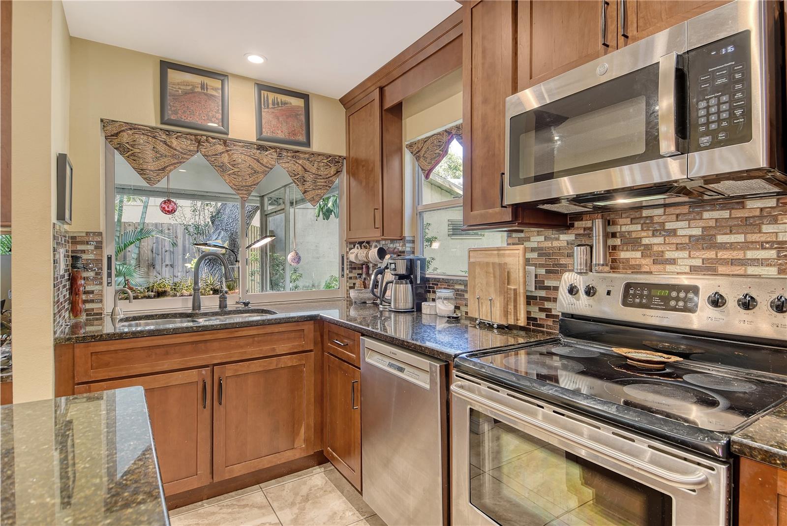 4550 CHIMNEY CREEK DR