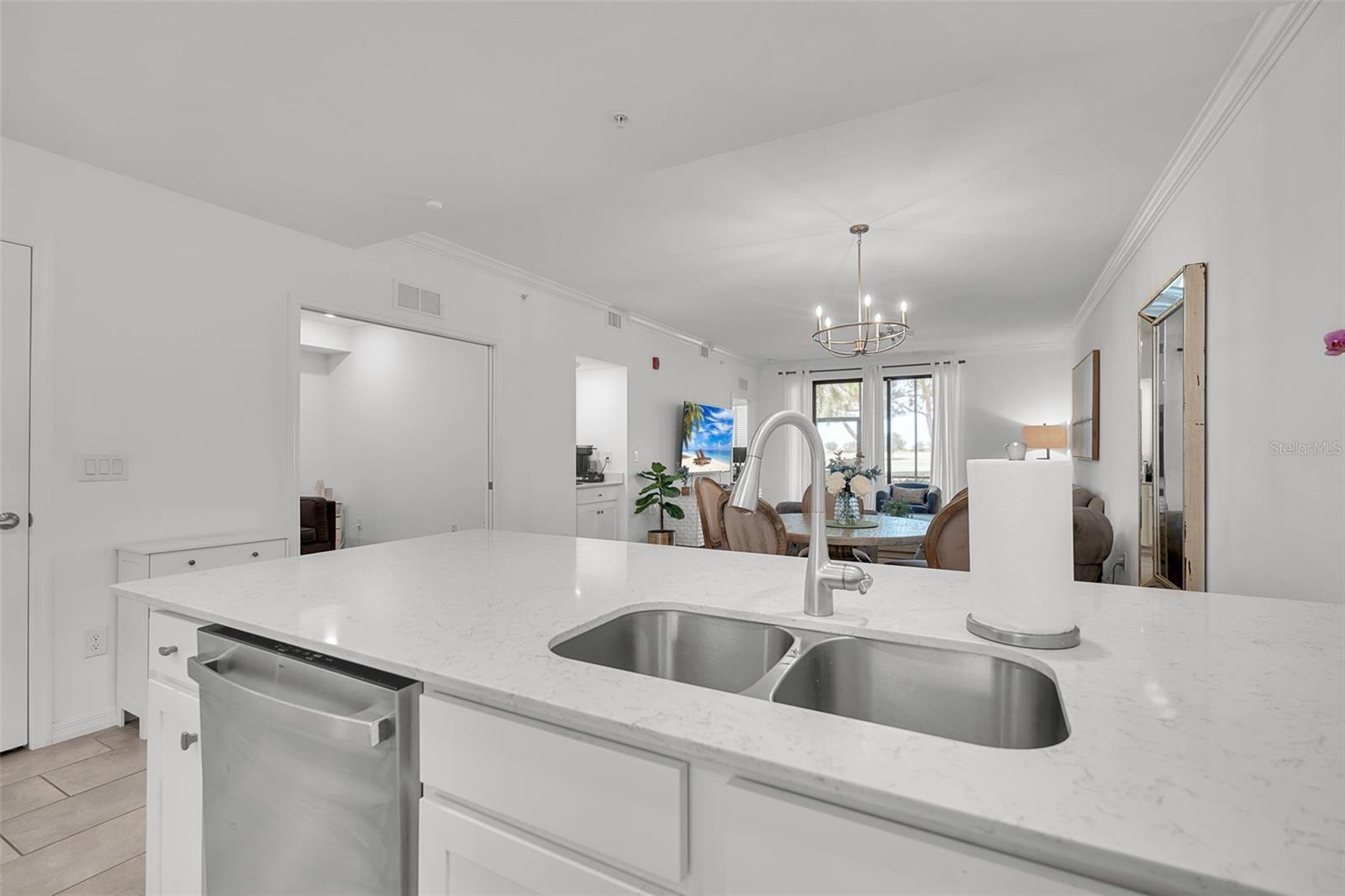 5664 PALMER CIR #102
