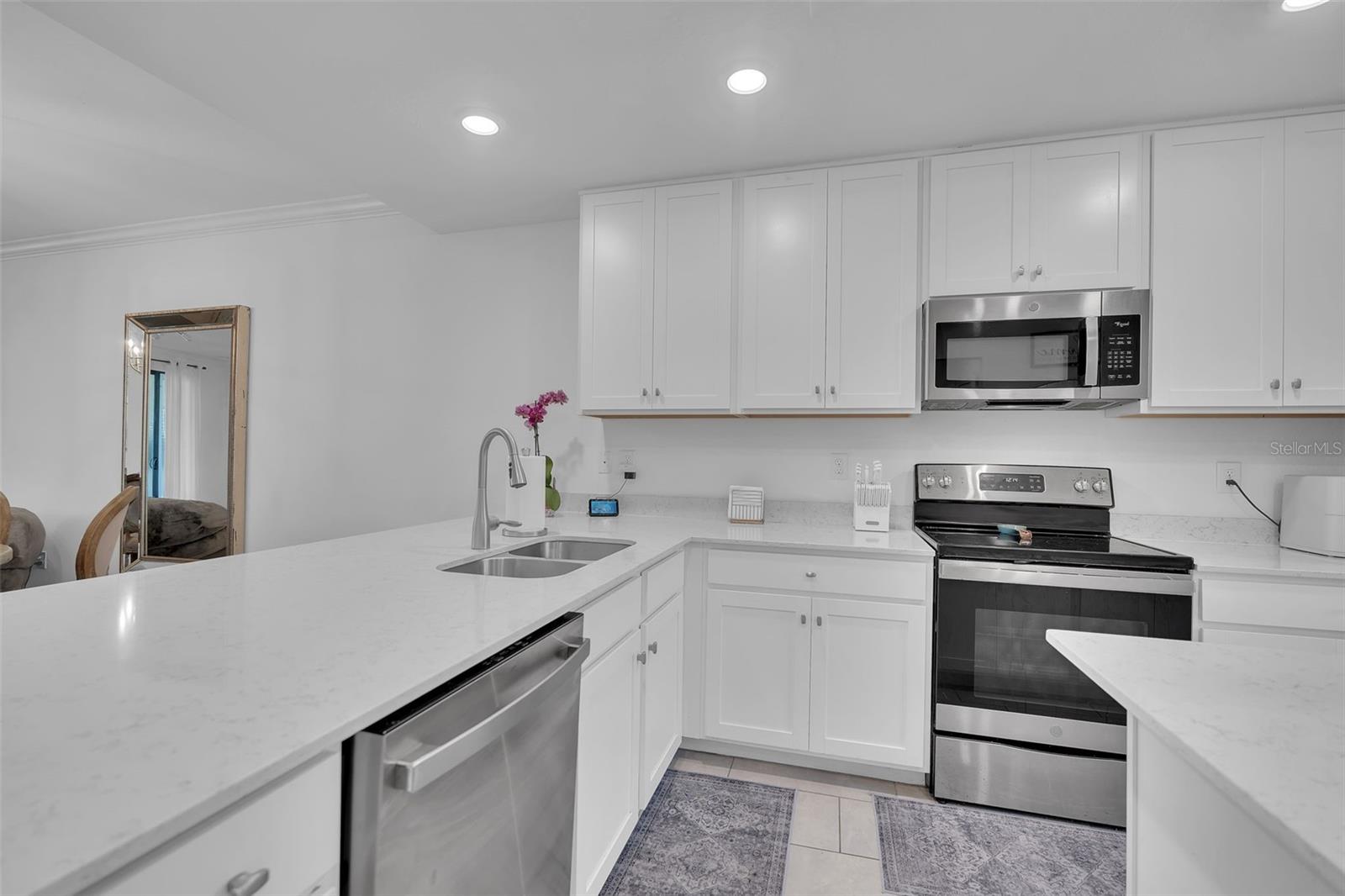 5664 PALMER CIR #102