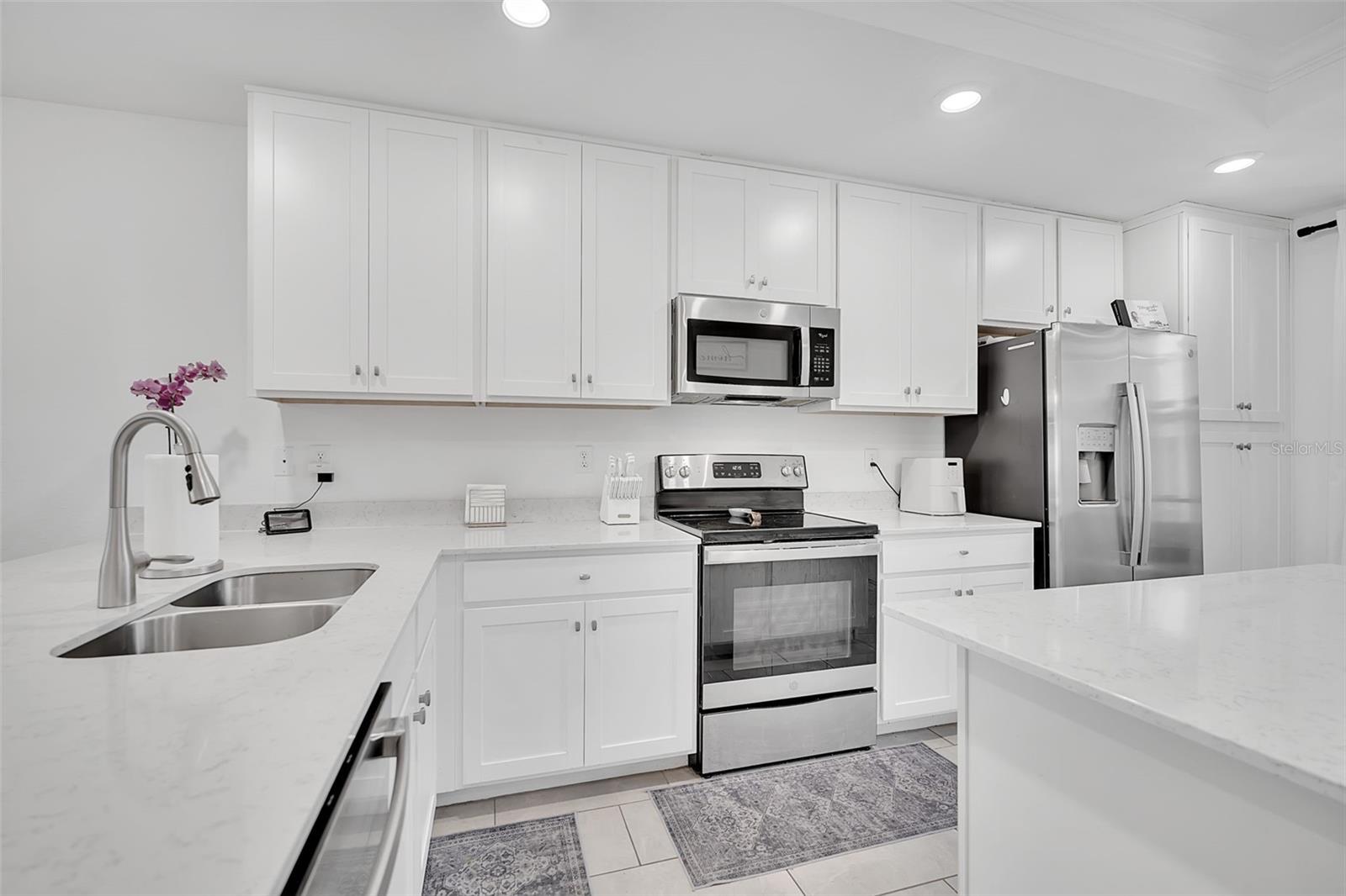 5664 PALMER CIR #102