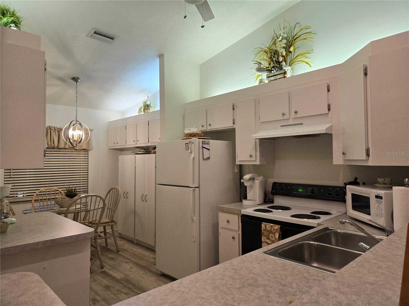 12144 SW EGRET CIR #1406