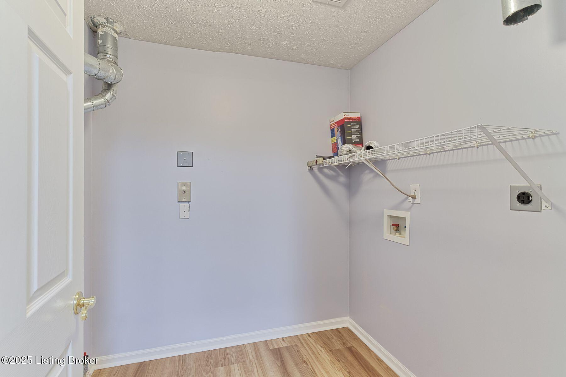 6401 Shelton Cir, 206