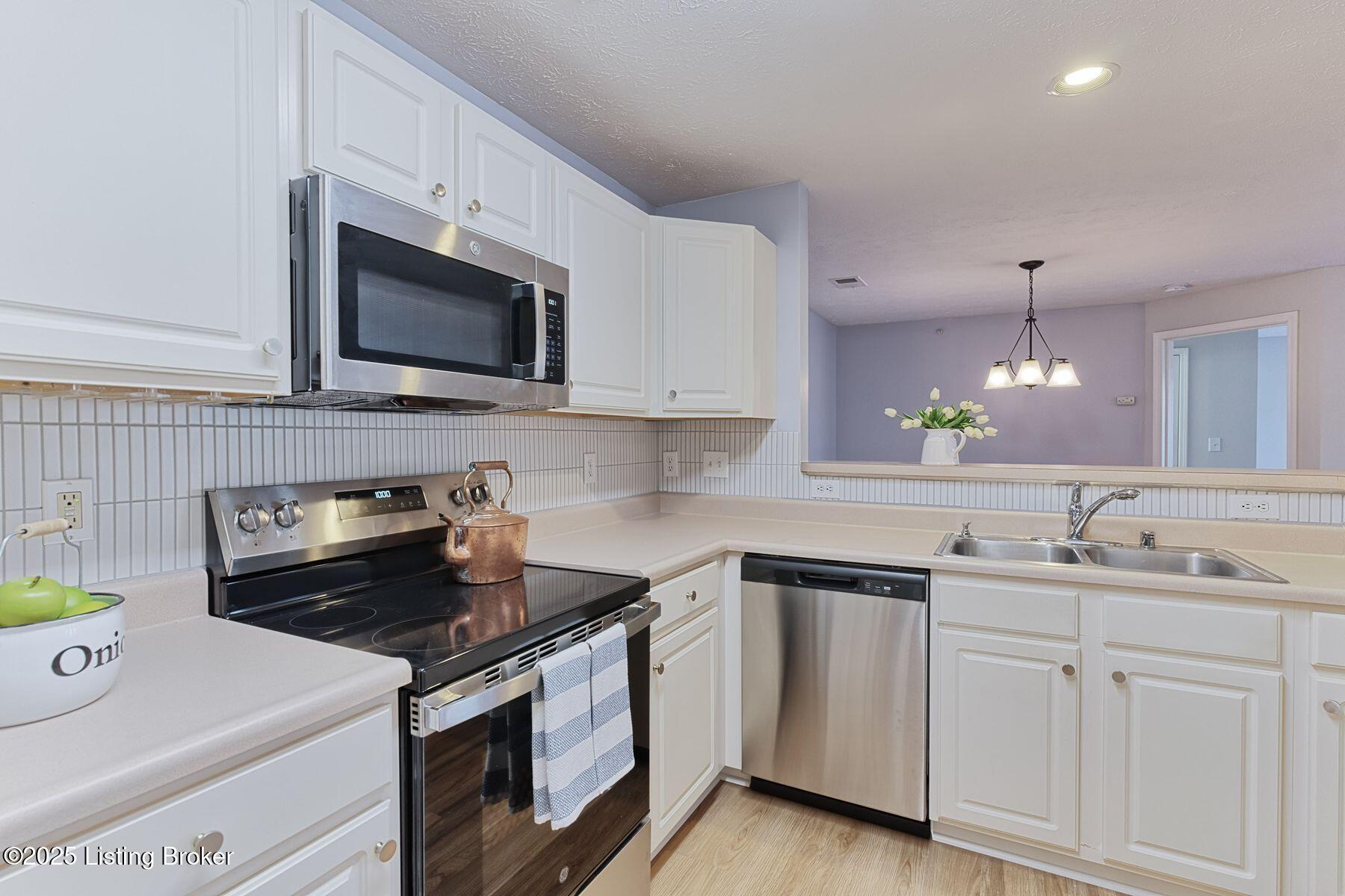 6401 Shelton Cir, 206