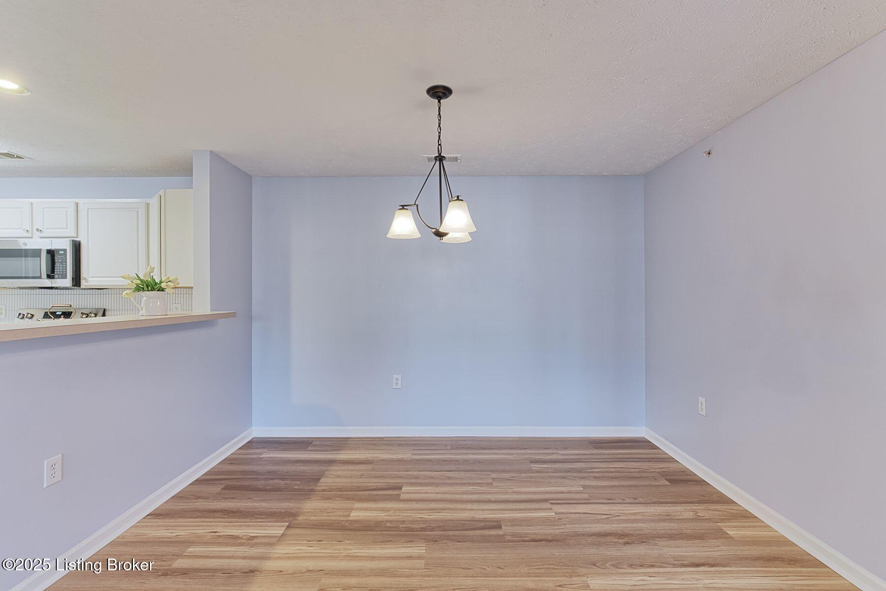 6401 Shelton Cir, 206