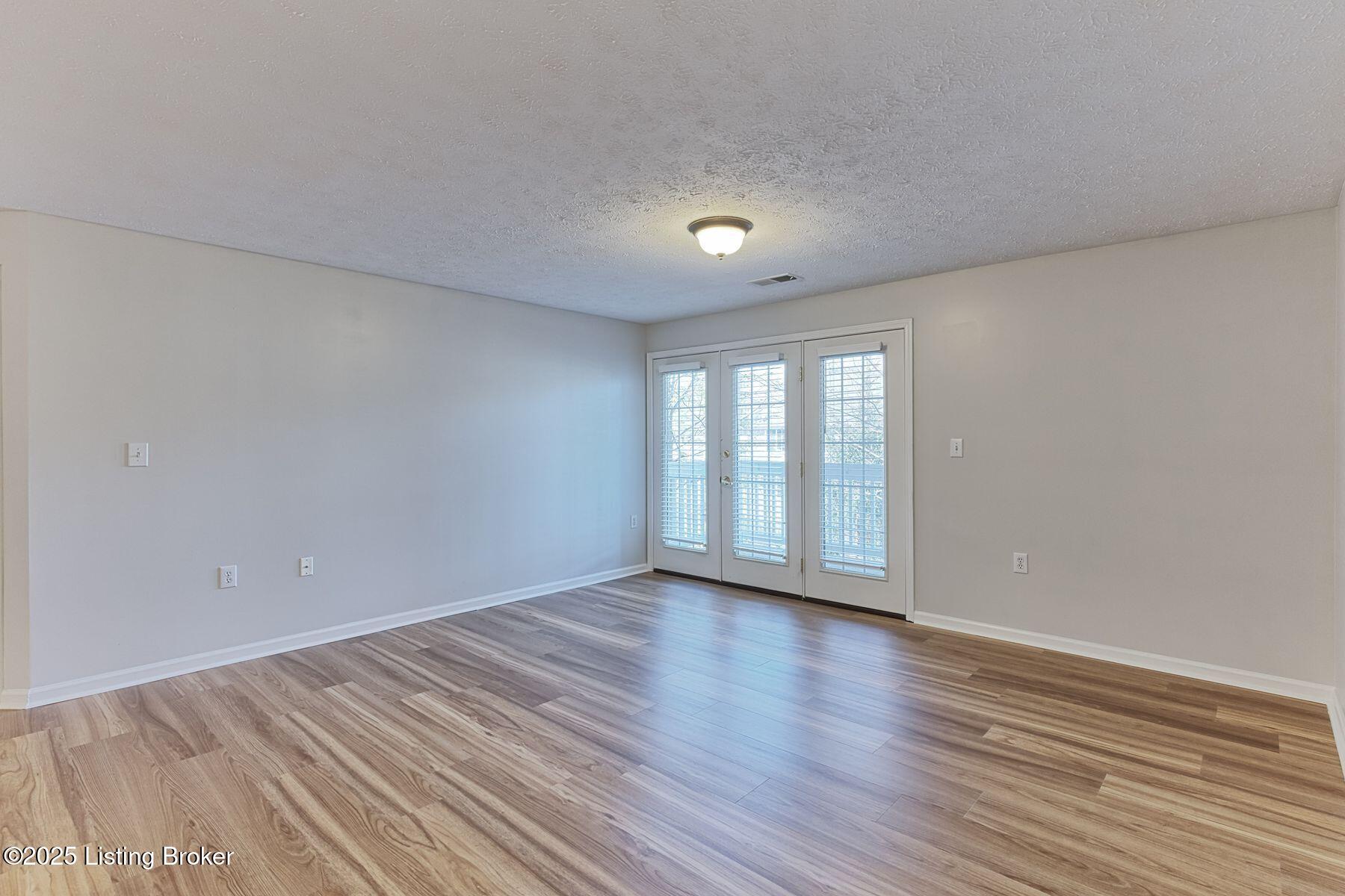 6401 Shelton Cir, 206