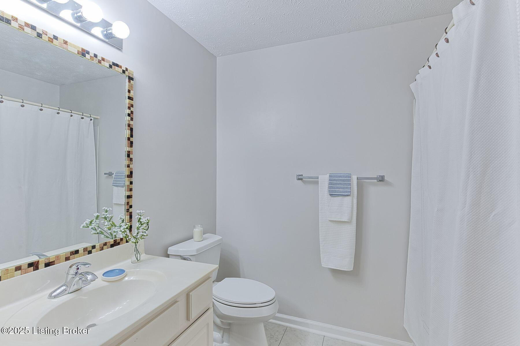 6401 Shelton Cir, 206