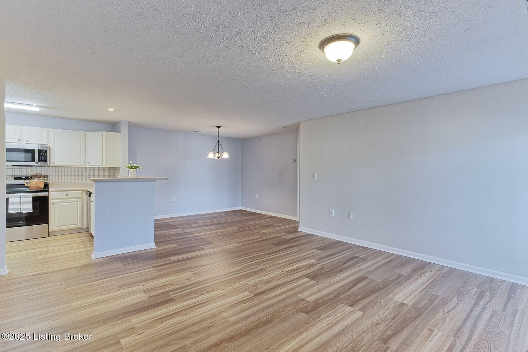 6401 Shelton Cir, 206