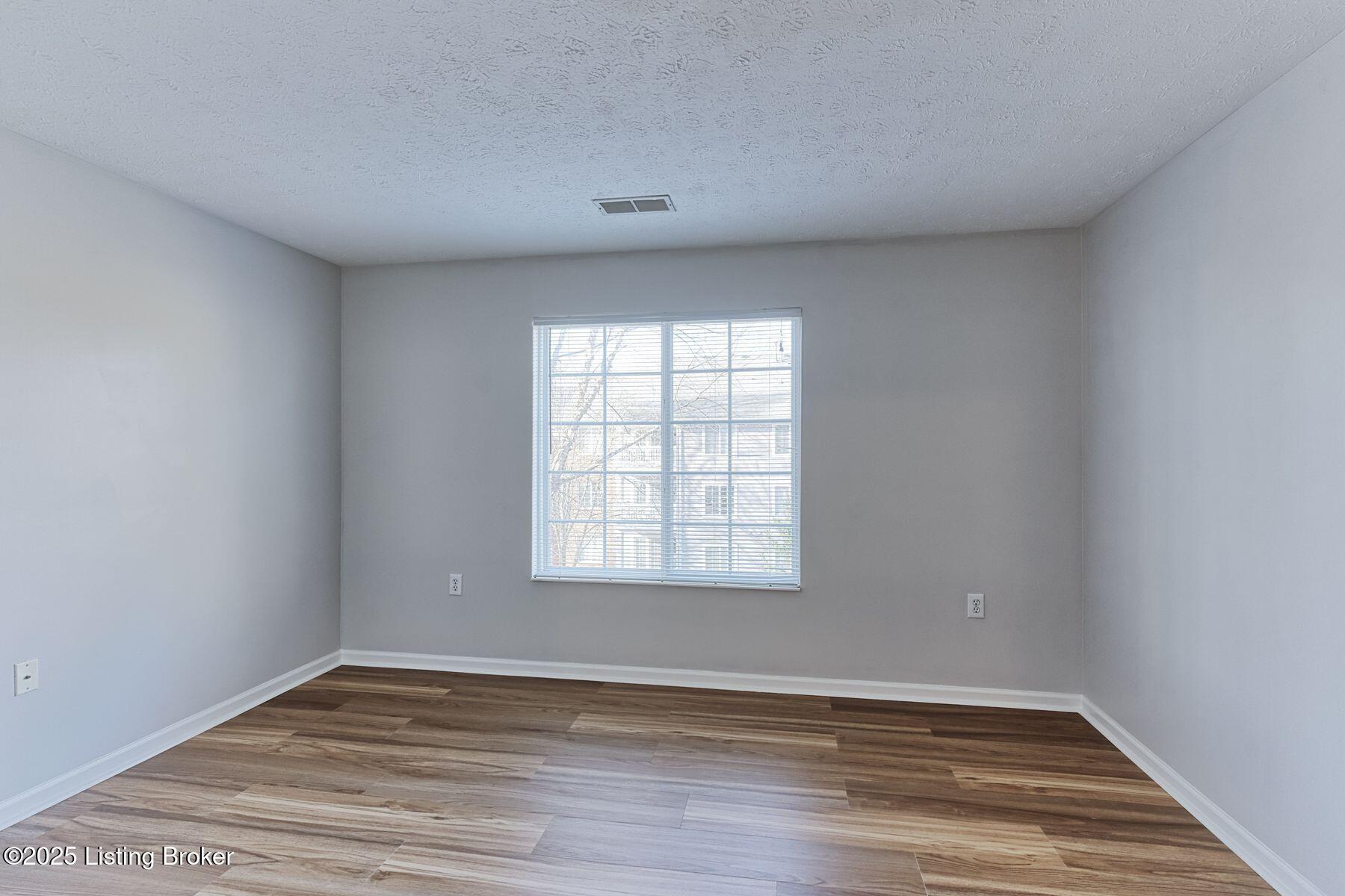 6401 Shelton Cir, 206