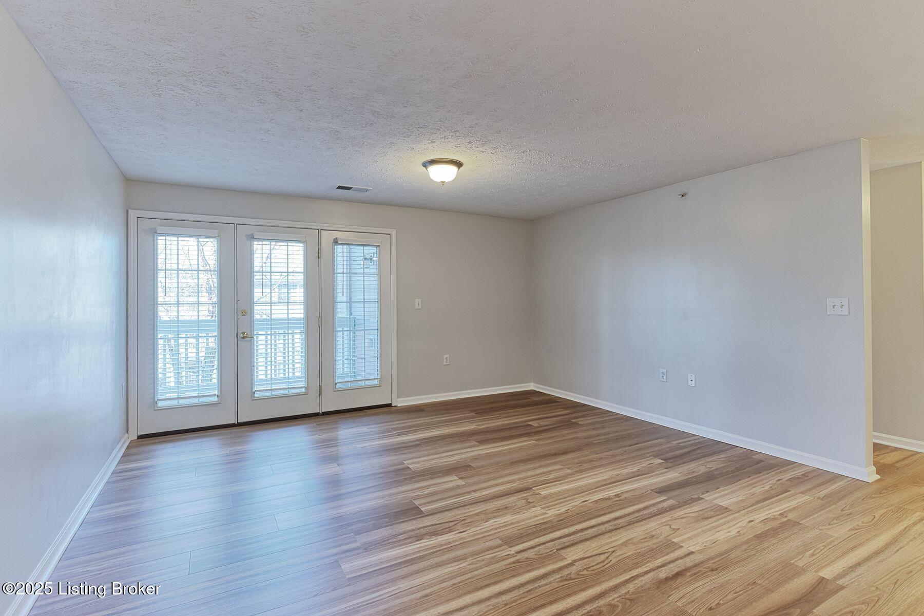 6401 Shelton Cir, 206