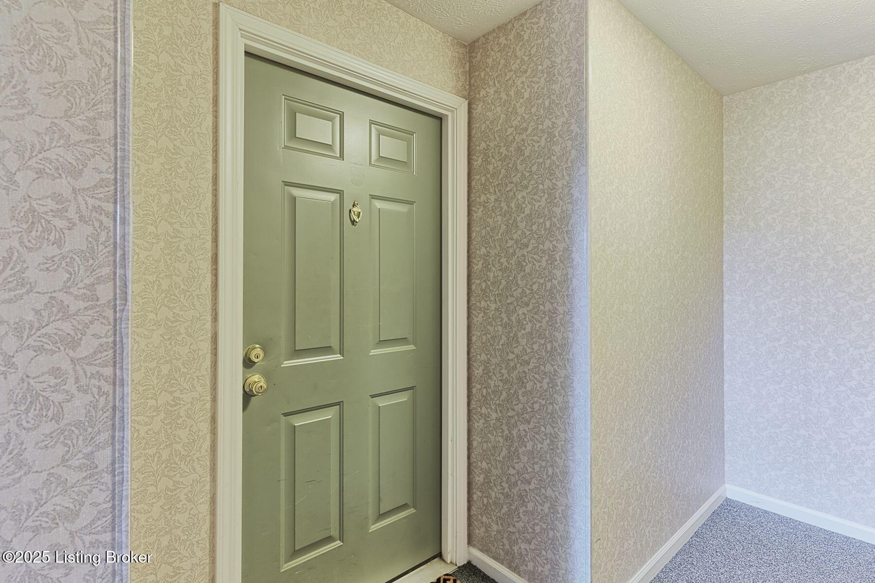 6401 Shelton Cir, 206