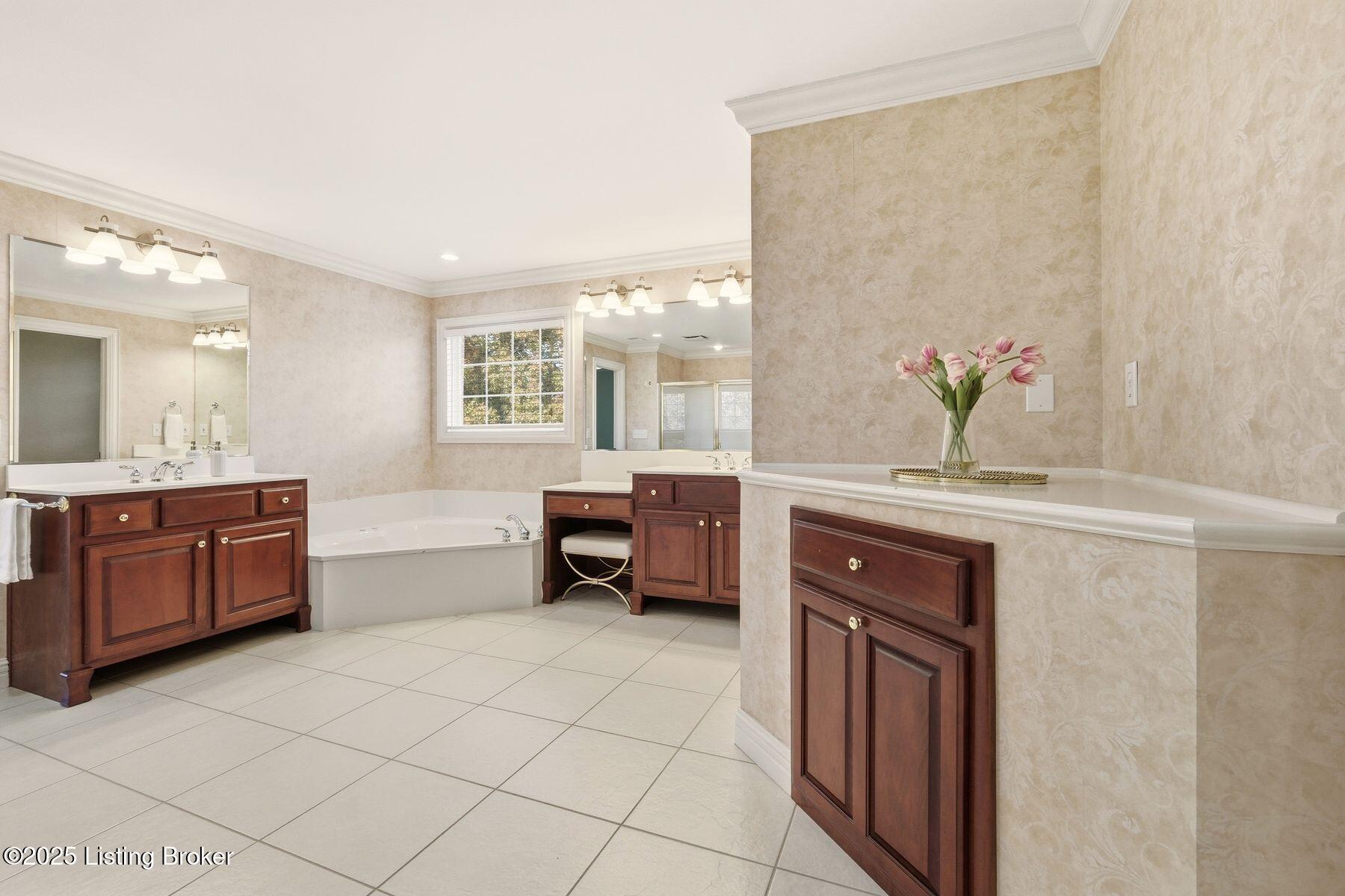 12808 Crestview Cove