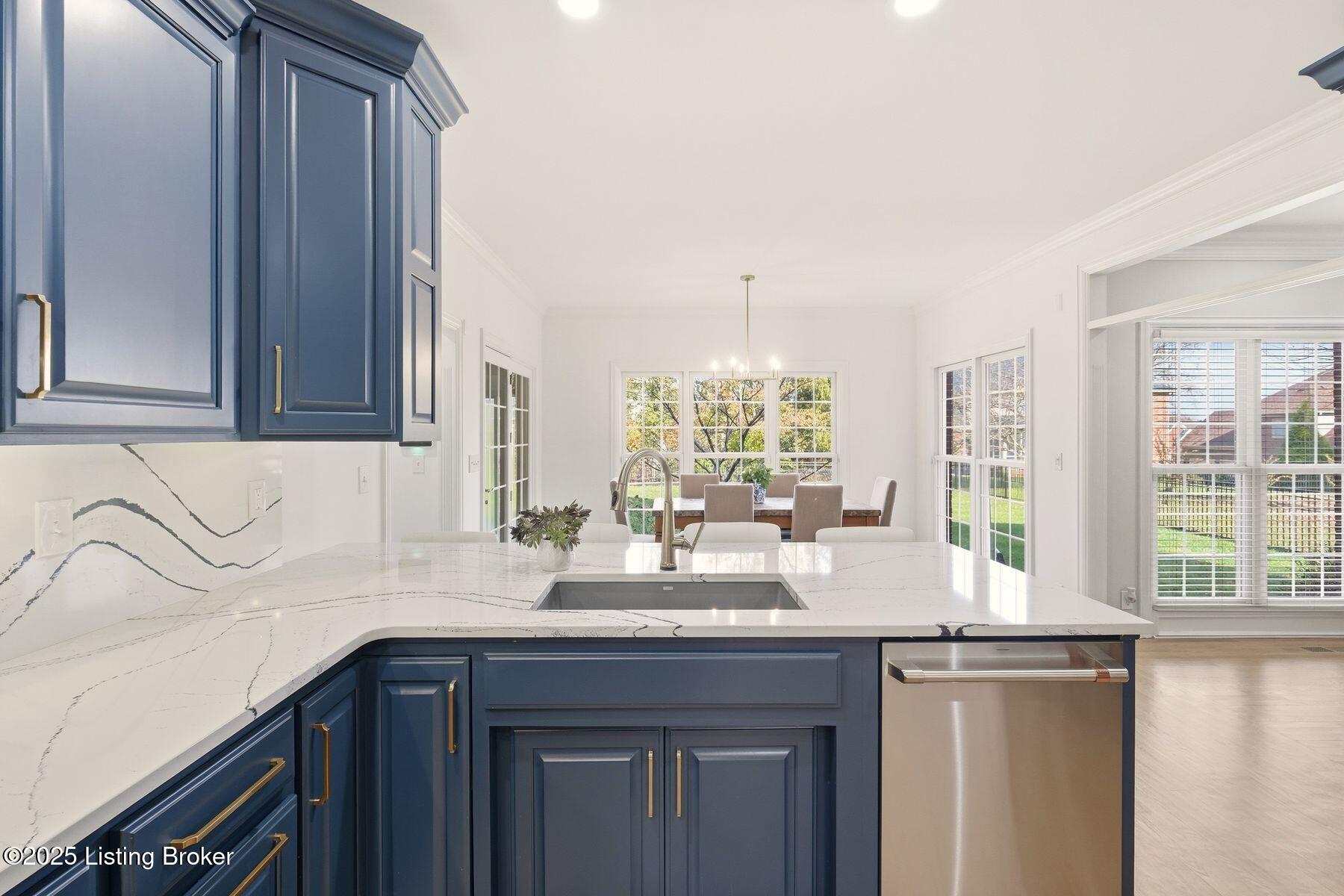 12808 Crestview Cove