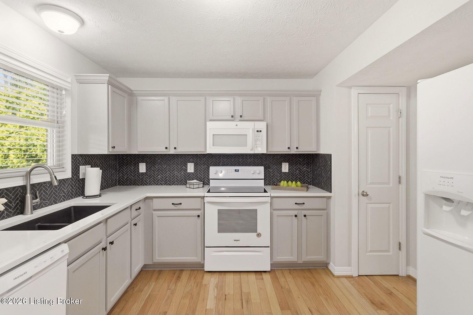 11903 Stable Springs Dr