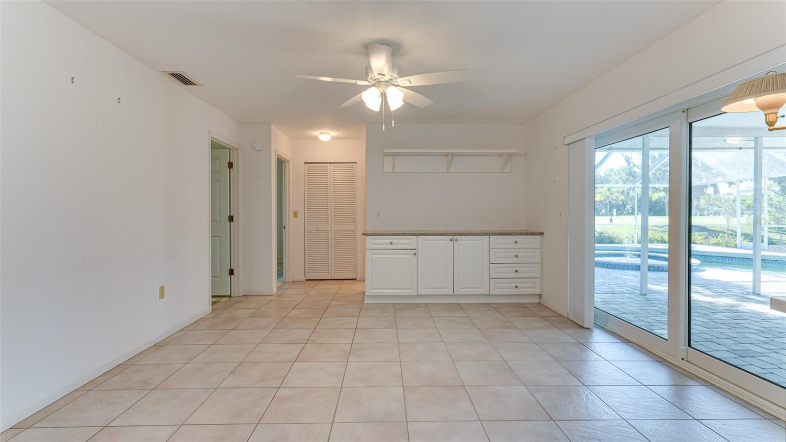 4818 W COUNTRY CLUB DR