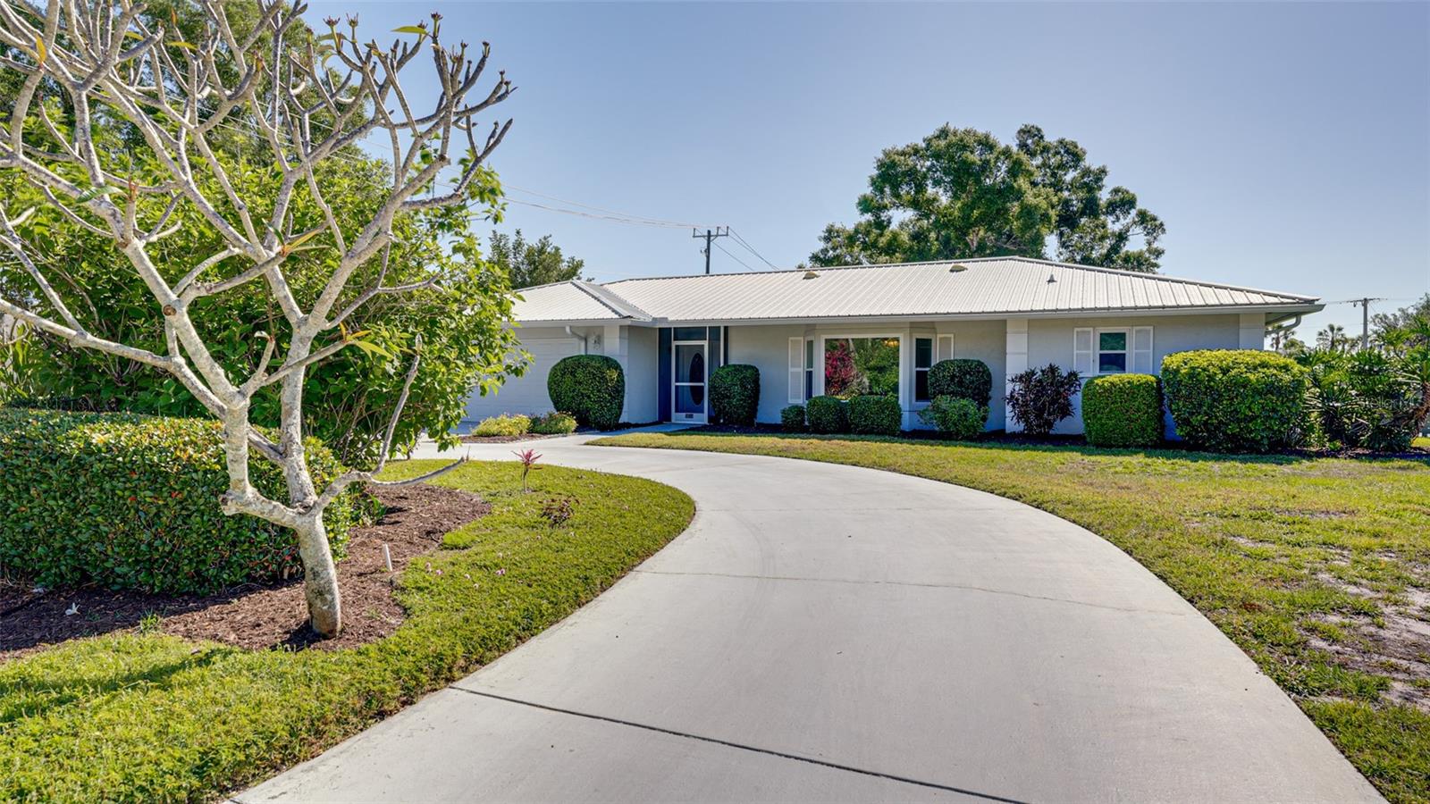 4818 W COUNTRY CLUB DR