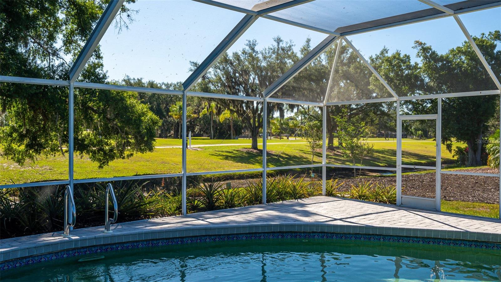 4818 W COUNTRY CLUB DR