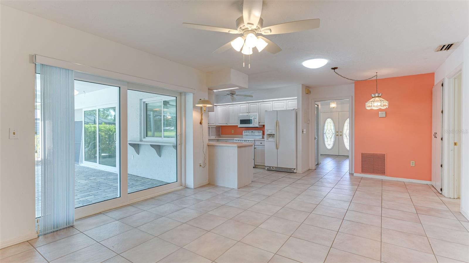 4818 W COUNTRY CLUB DR