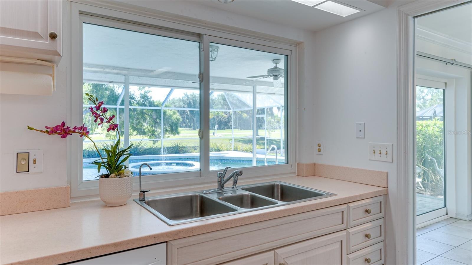 4818 W COUNTRY CLUB DR