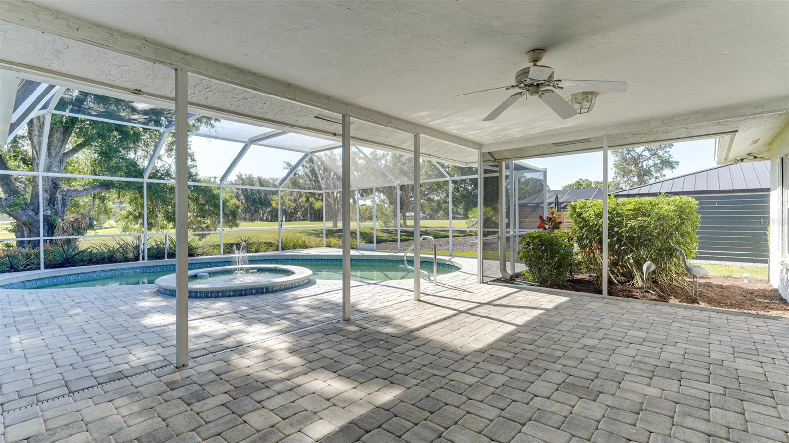 4818 W COUNTRY CLUB DR