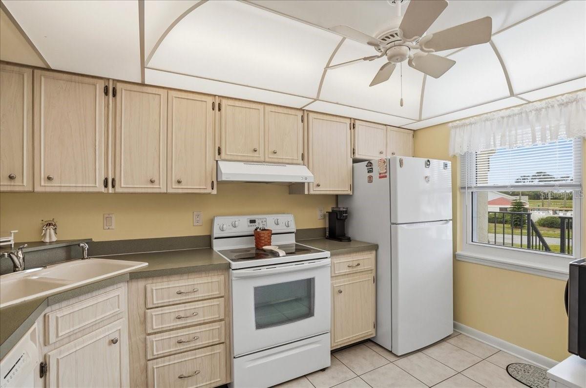 755 VILLAGE CIR #203