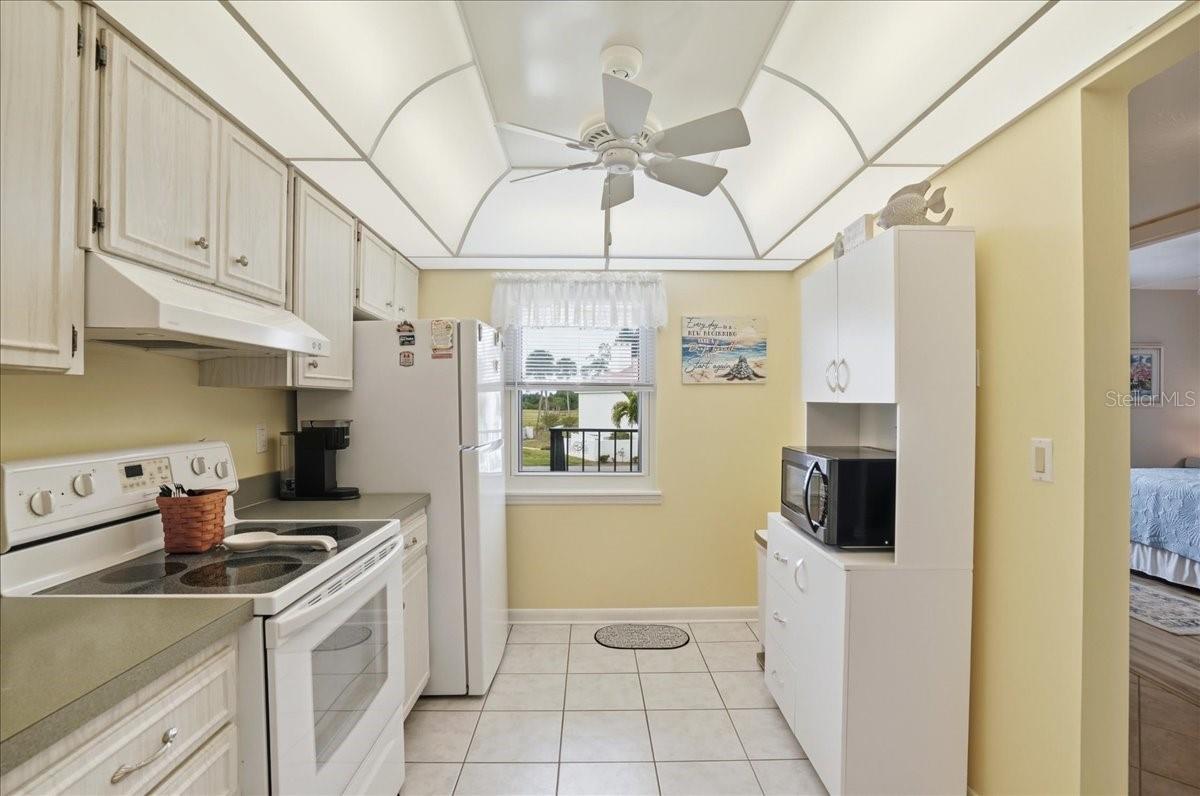 755 VILLAGE CIR #203