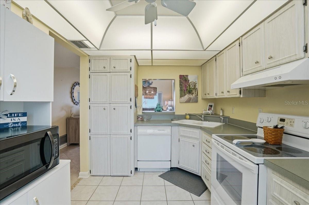 755 VILLAGE CIR #203