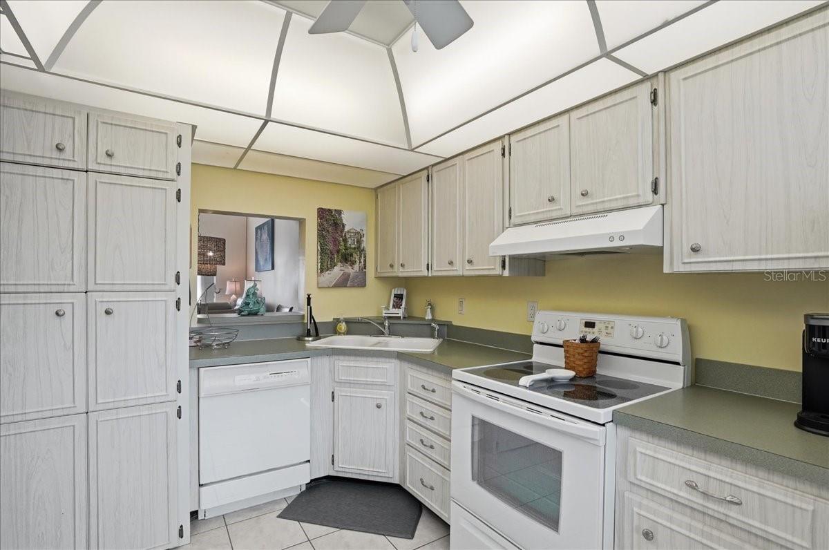 755 VILLAGE CIR #203