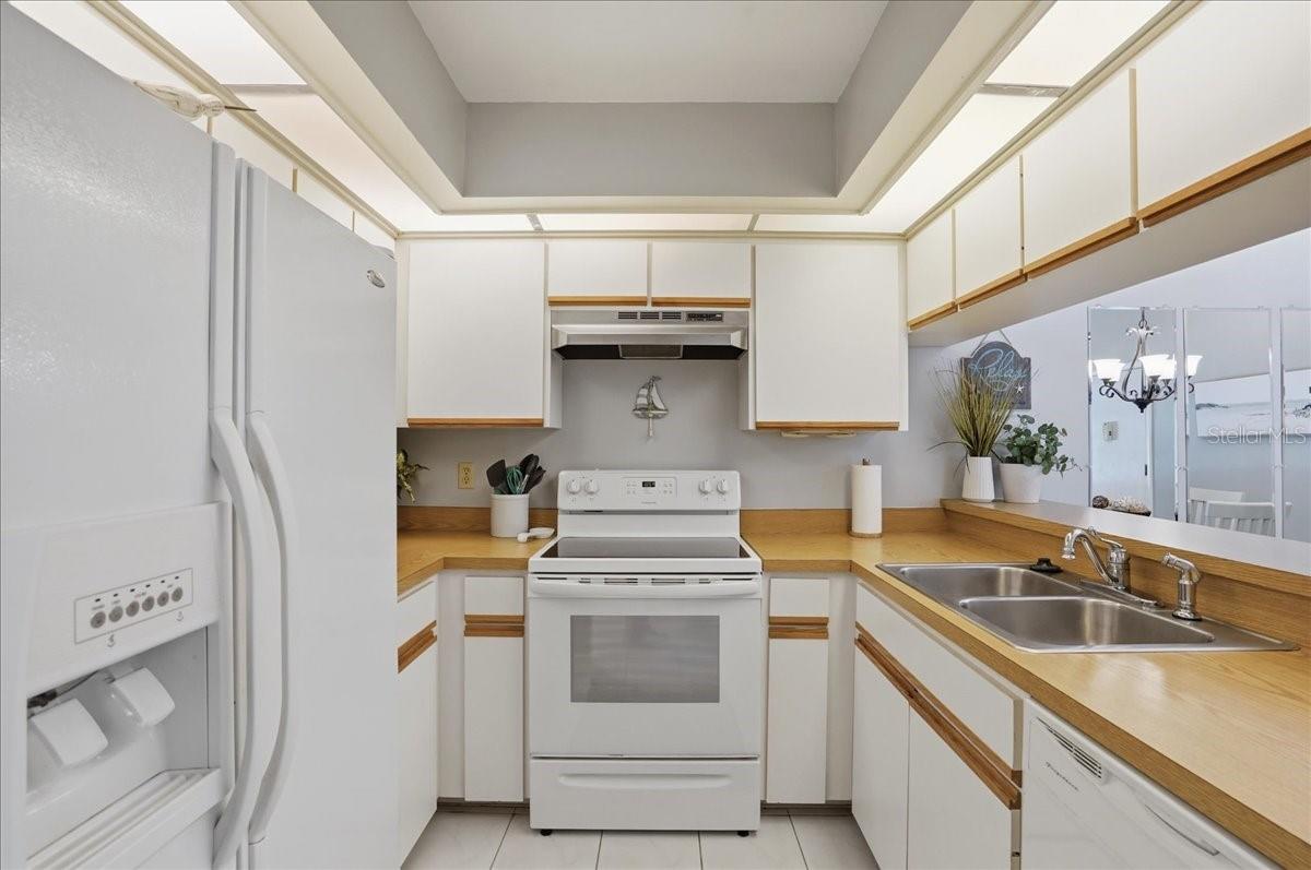 646 BIRD BAY DR E #205