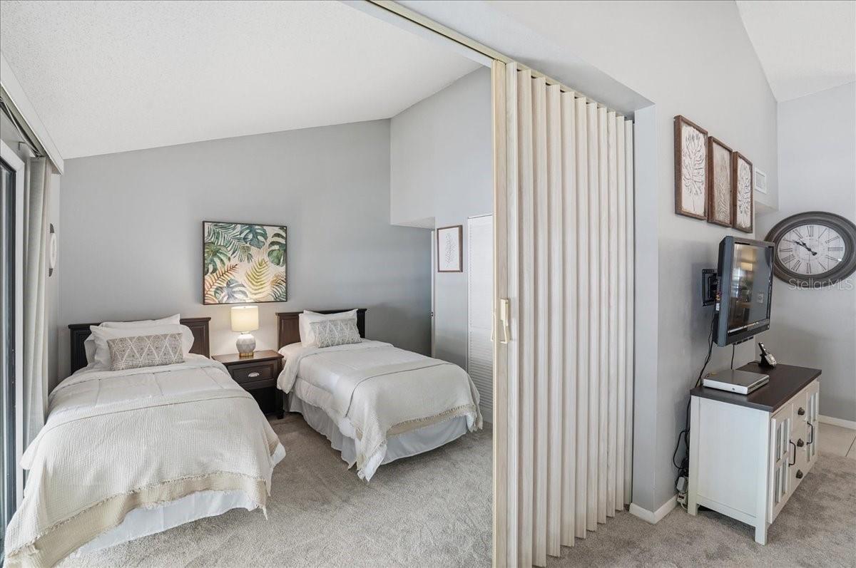 646 BIRD BAY DR E #205