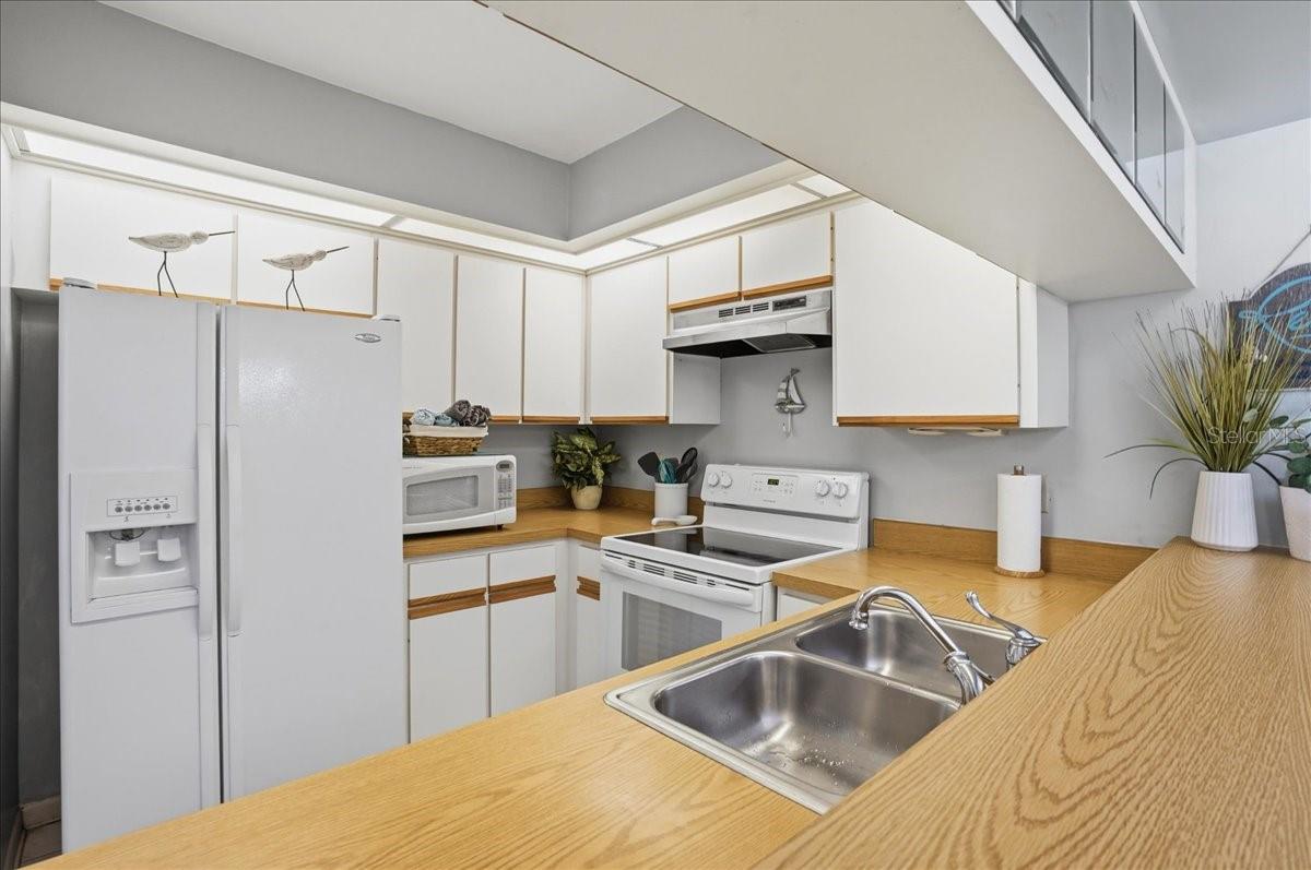 646 BIRD BAY DR E #205