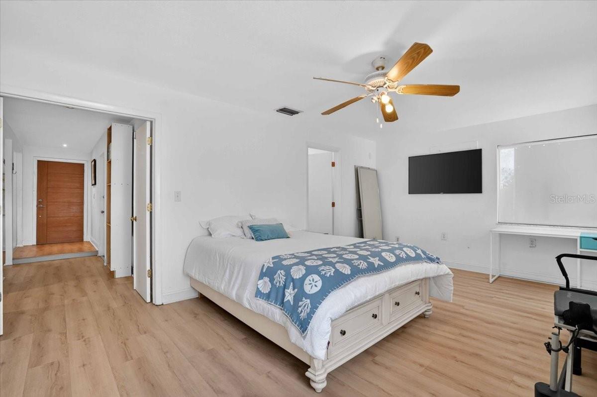 885 FAIRFAX TER NW