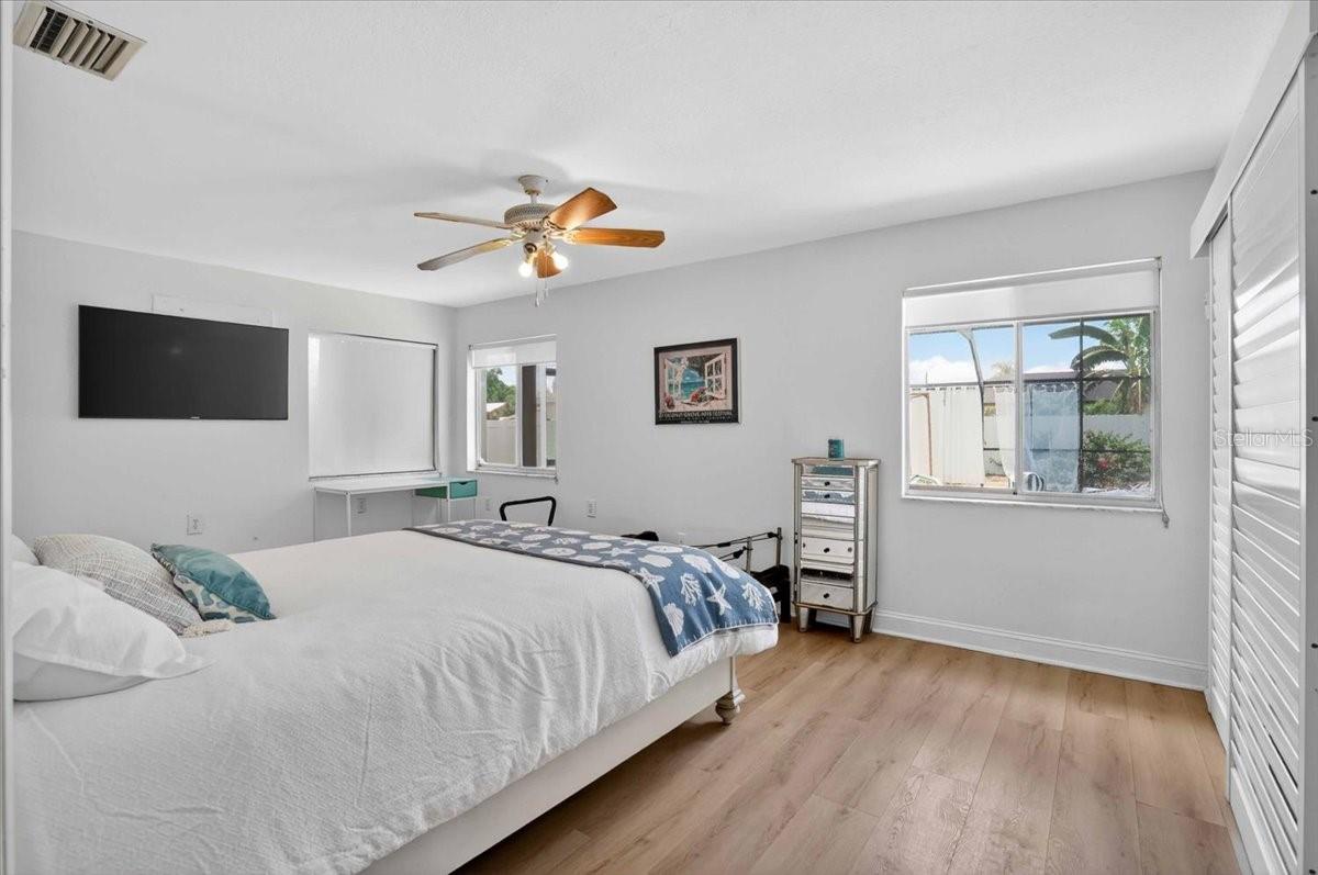 885 FAIRFAX TER NW