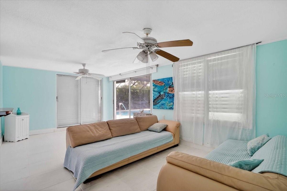 885 FAIRFAX TER NW