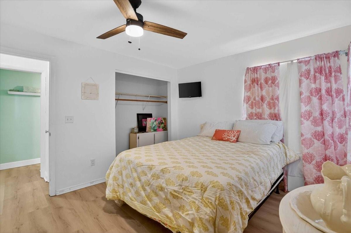885 FAIRFAX TER NW