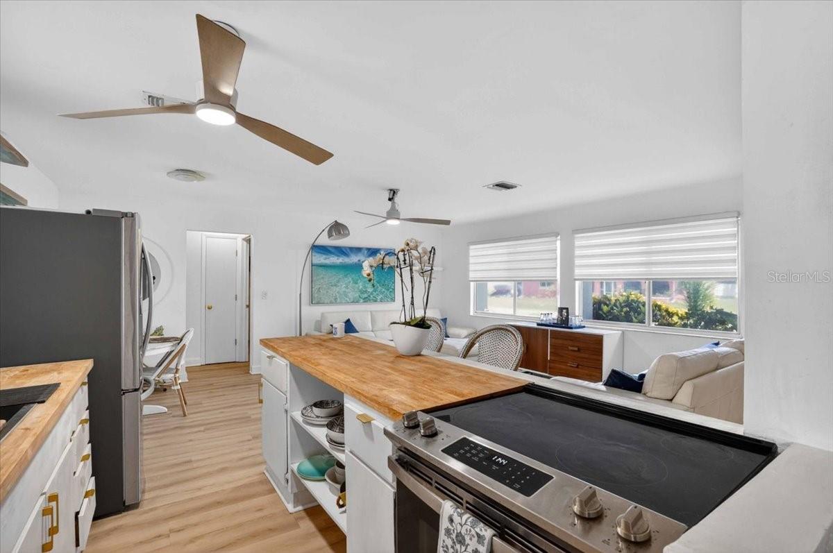 885 FAIRFAX TER NW